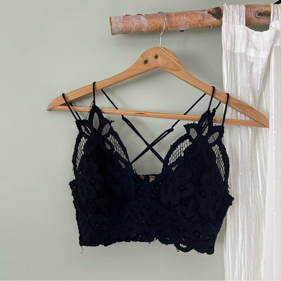 Elegant Black Lace Bralette - Picture 1 of 5